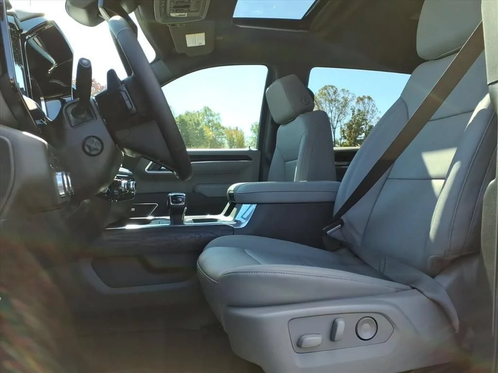 2026 GMC Sierra 1500 SLT - Photo 21