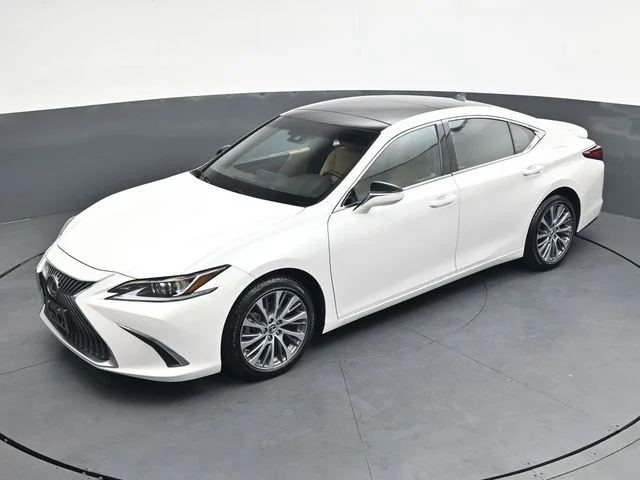 Used 2021 White Lexus 350 image 29