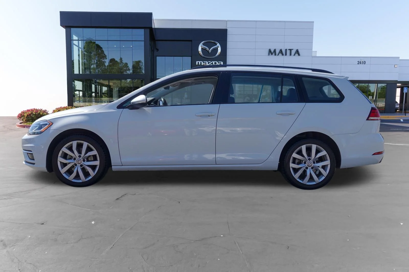 Used 2019 Pure White Volkswagen SE image 6