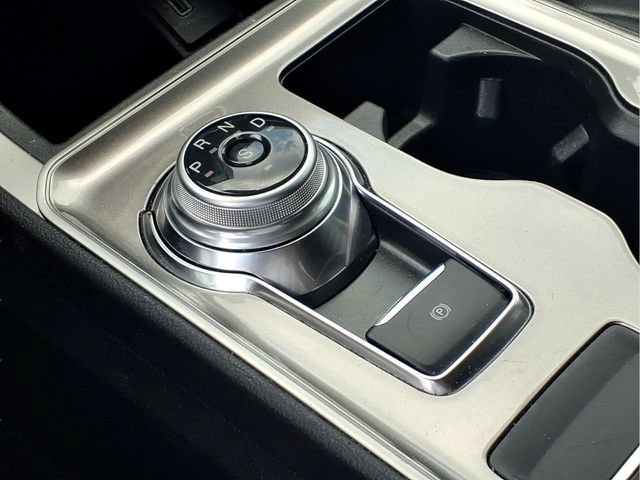 Used 2024  Ford SEL image 11