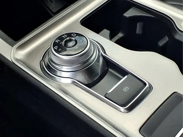 Used 2024  Ford SEL image 11