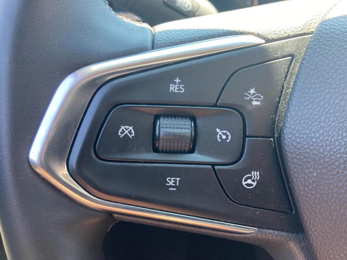 Used 2024 Summit White Chevrolet ACTIV image 14