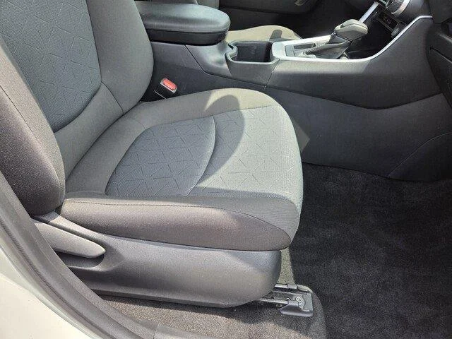 Used 2022 White Toyota XLE image 29