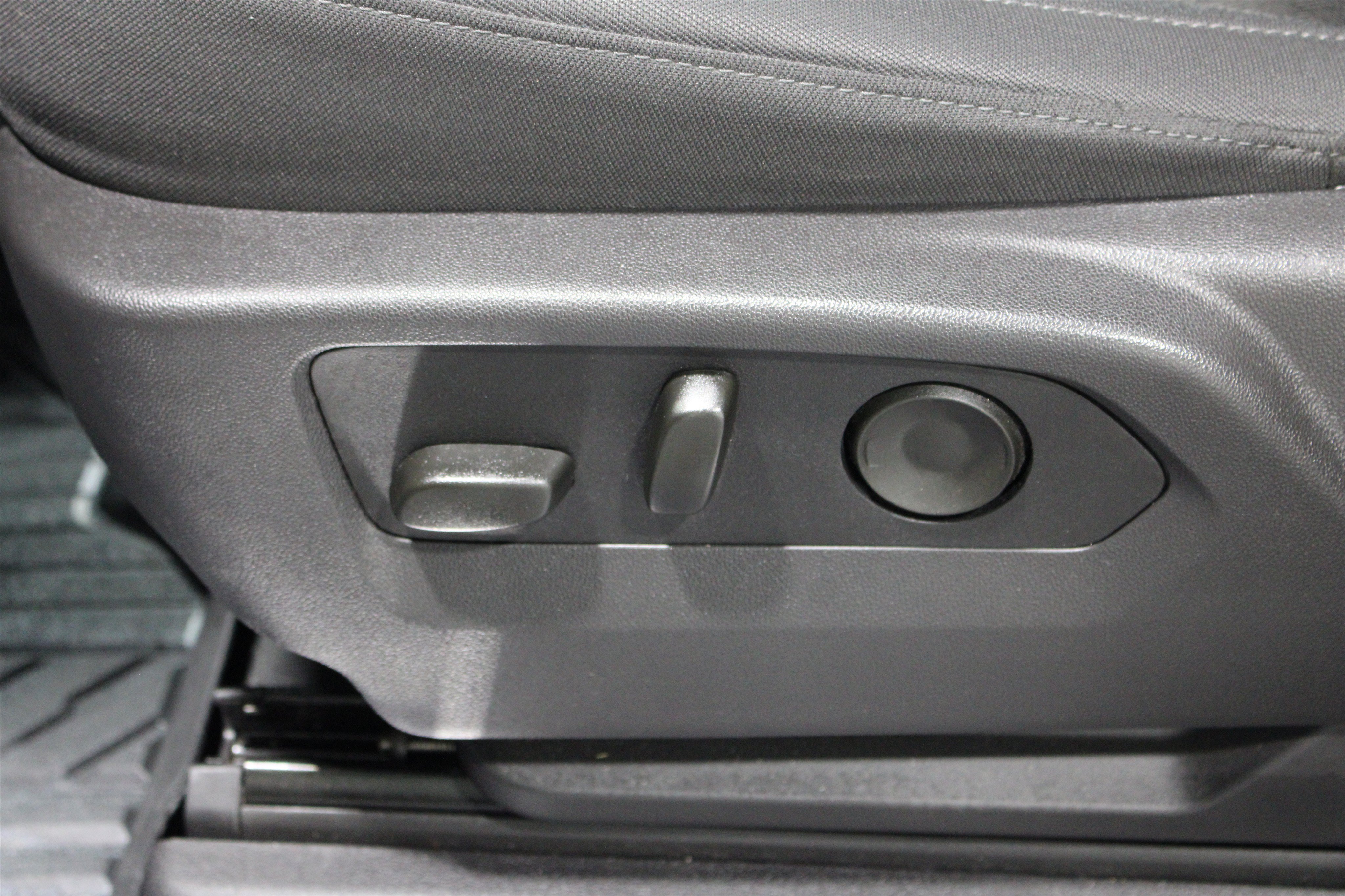 Used 2025 Riptide Blue Metallic Chevrolet LT image 5