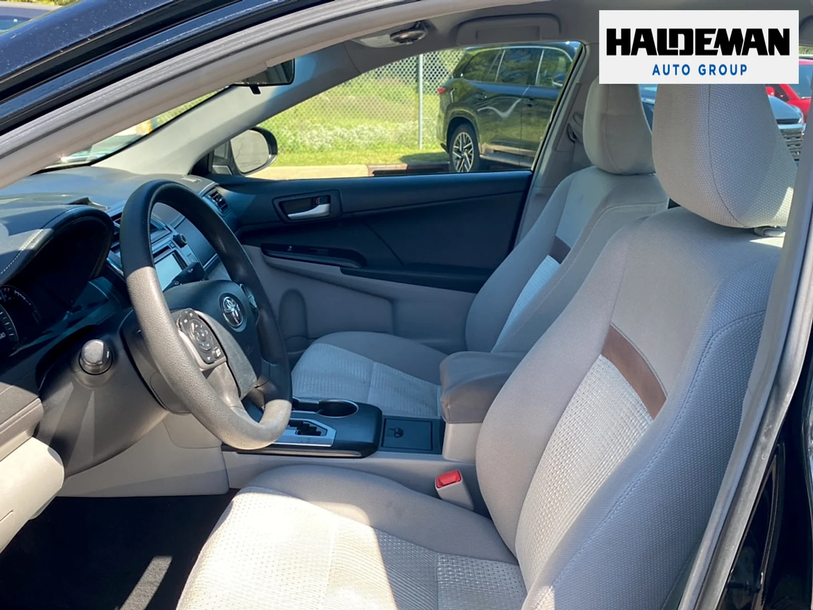 Used 2012  Toyota LE image 6