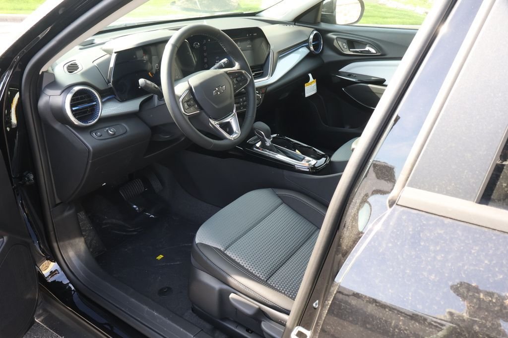 2026 Chevrolet Trax LT - Photo 13
