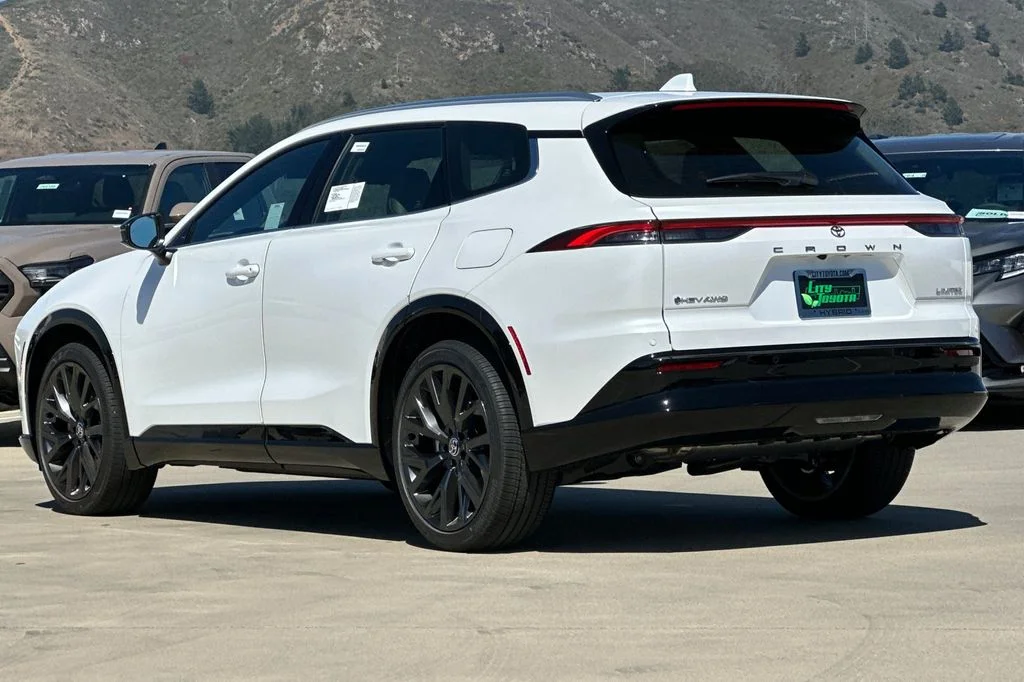 New 2026 Oxygen White <sup>1</sup> Toyota  Limited image 6