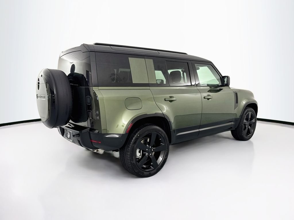 New 2026 Woolstone Green Land Rover X-Dynamic SE image 5