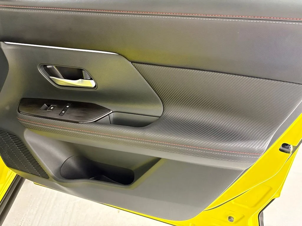 New 2026 Yuzu Yellow Metallic / Super Black Two-tone Nissan SR image 41