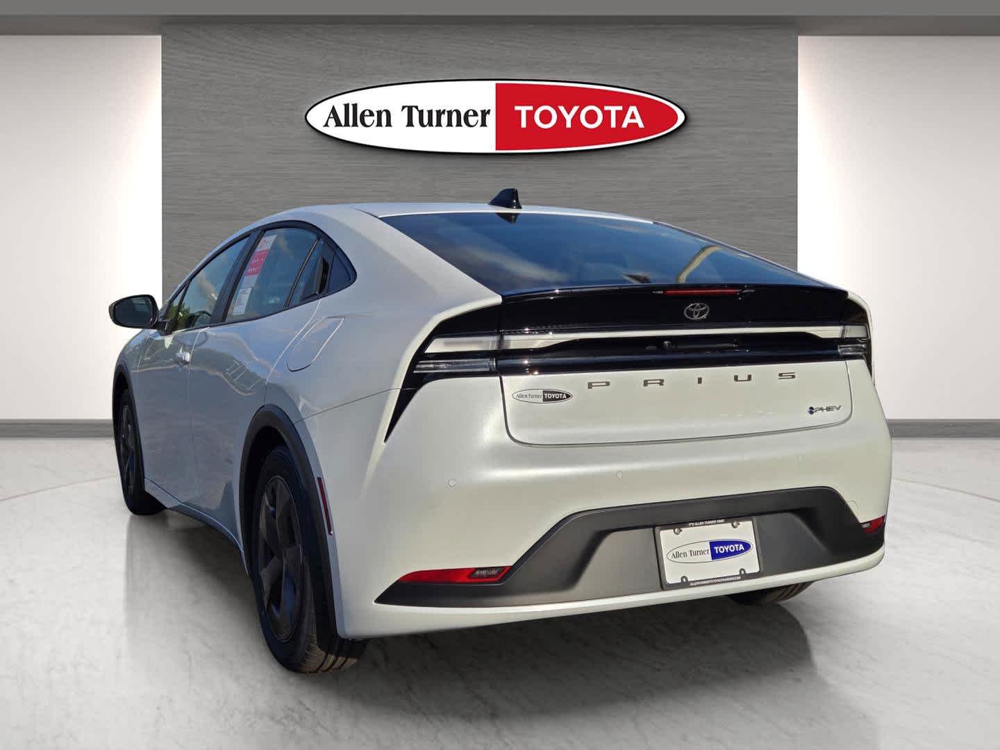 New 2026 Wind Chill Pearl Toyota SE image 9