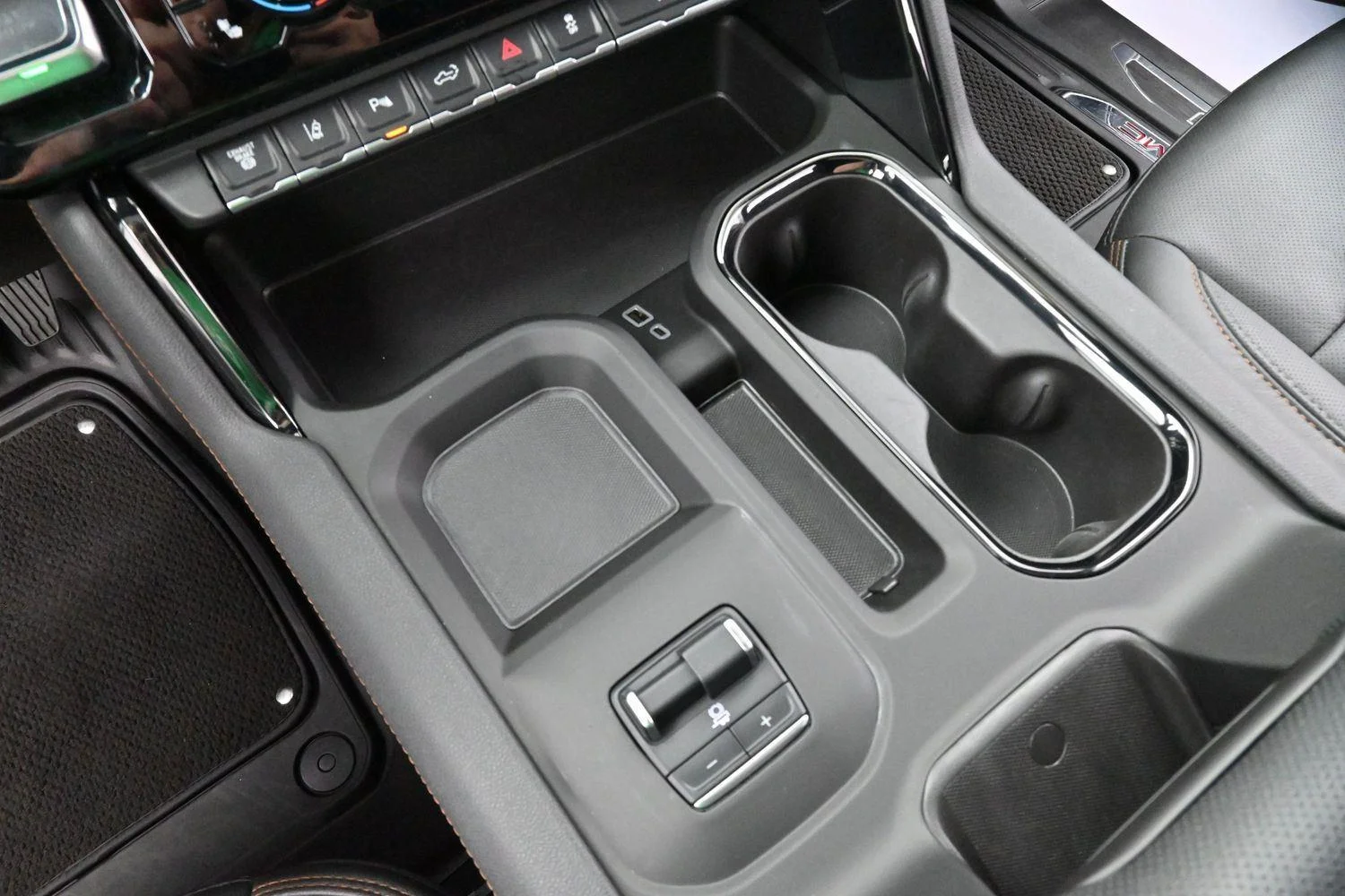 Used 2025 Onyx Black GMC AT4 image 25