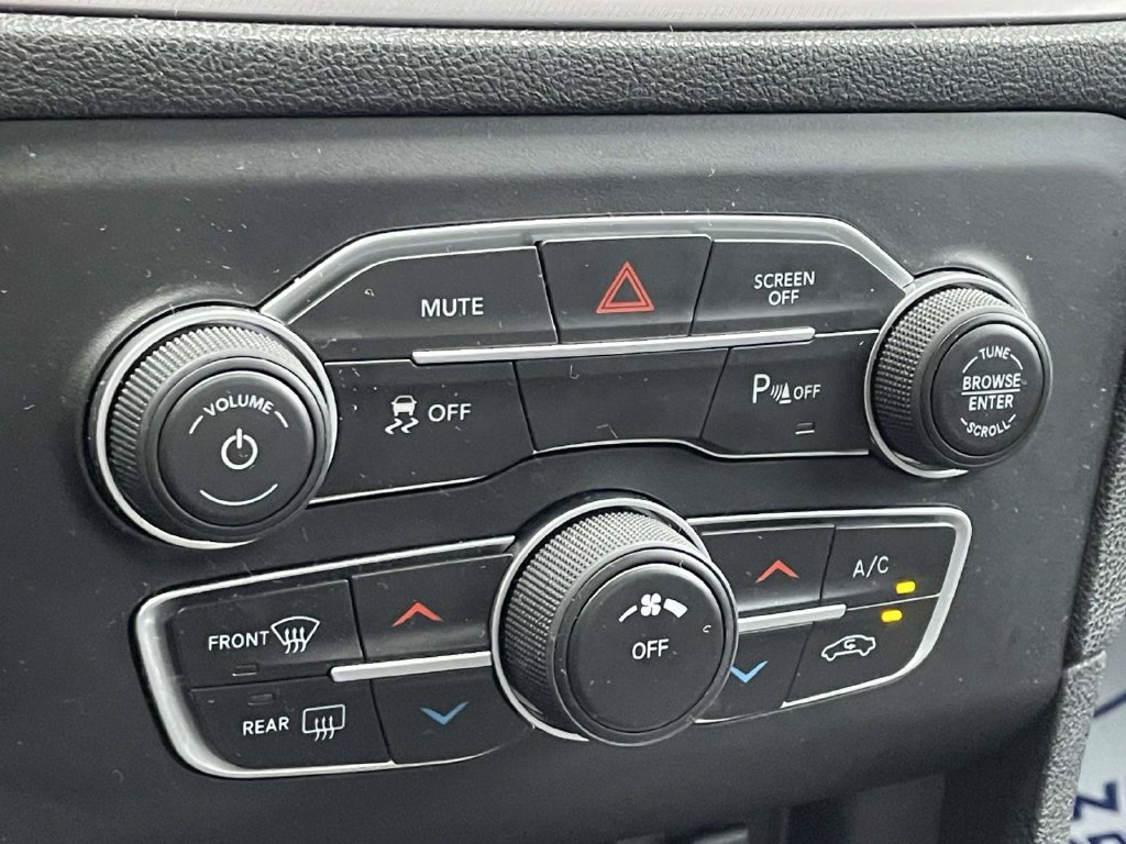 Used 2023 White Dodge SXT image 26