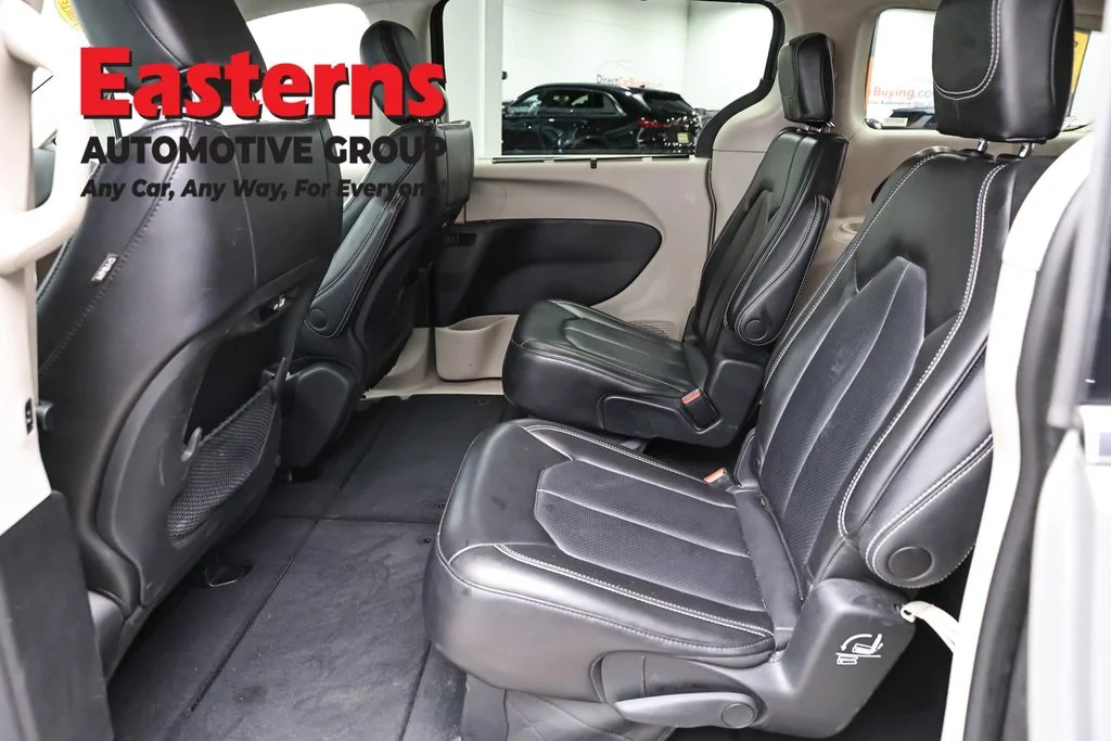 Used 2023 White Chrysler Touring L image 22