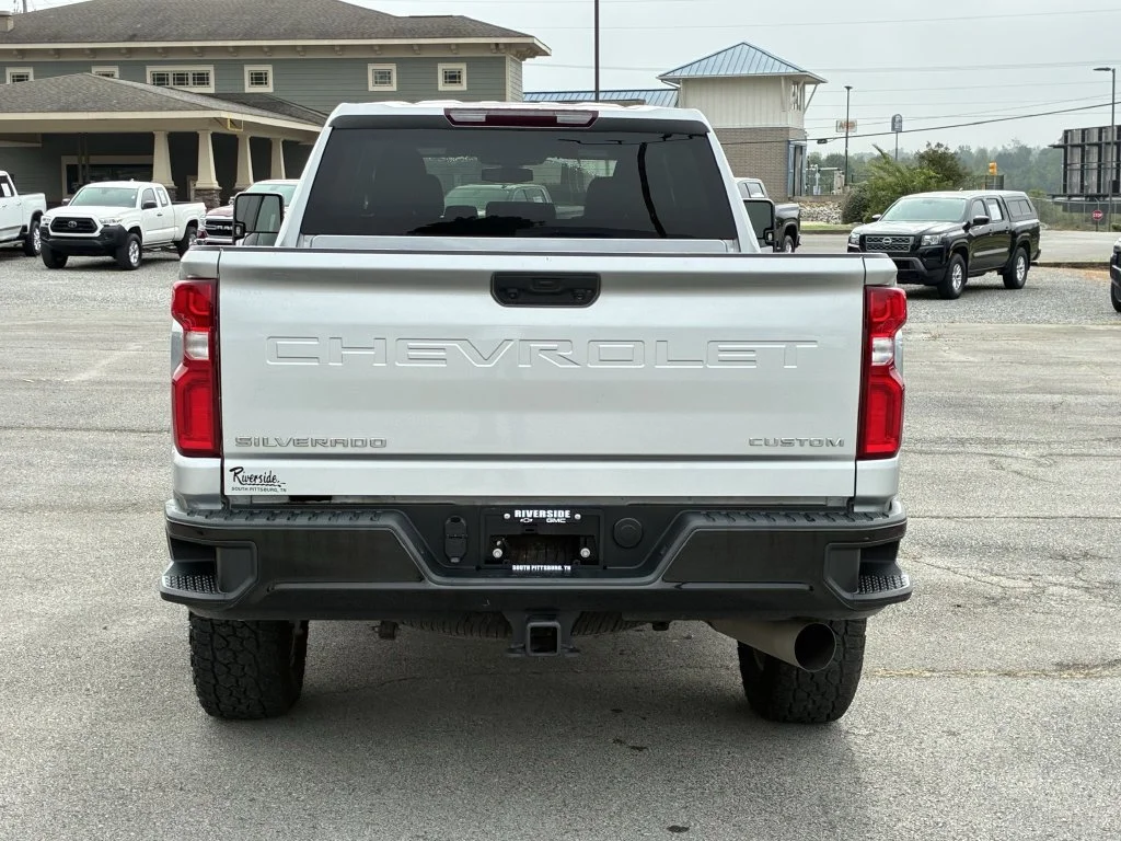 Used 2021 SILVER ICE METALLIC Chevrolet Custom image 7