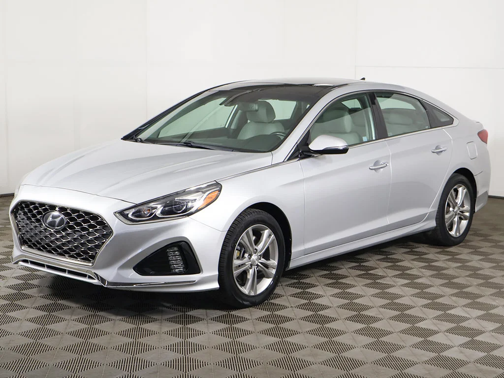 Used 2019 Silver Hyundai Limited image 11