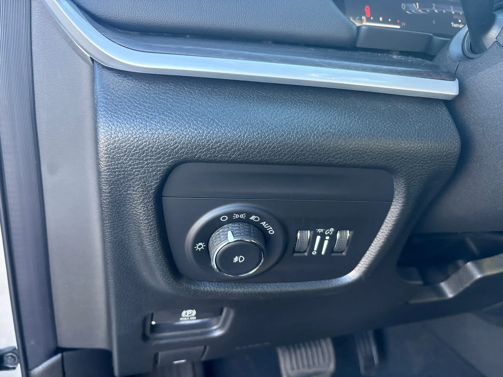 New 2025 Silver Zynith Exterior Paint Jeep Limited image 20