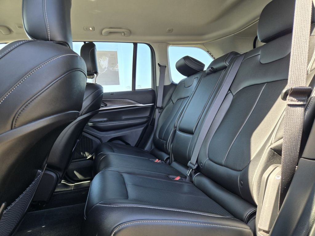Certified Used 2023 Diamond Black Crystal Pearlcoat Jeep Limited image 10