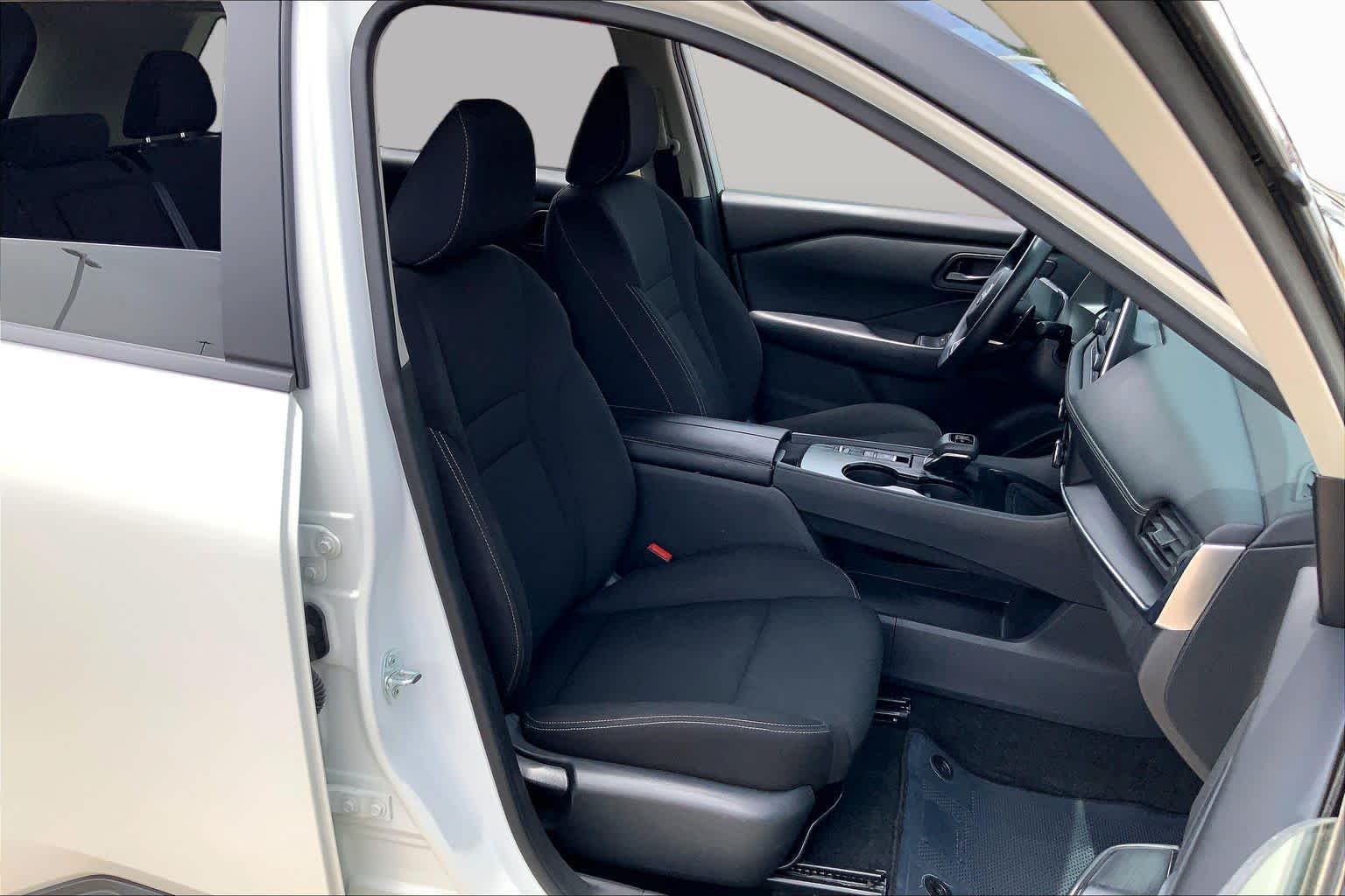 Used 2024 Glacier White Nissan S image 9