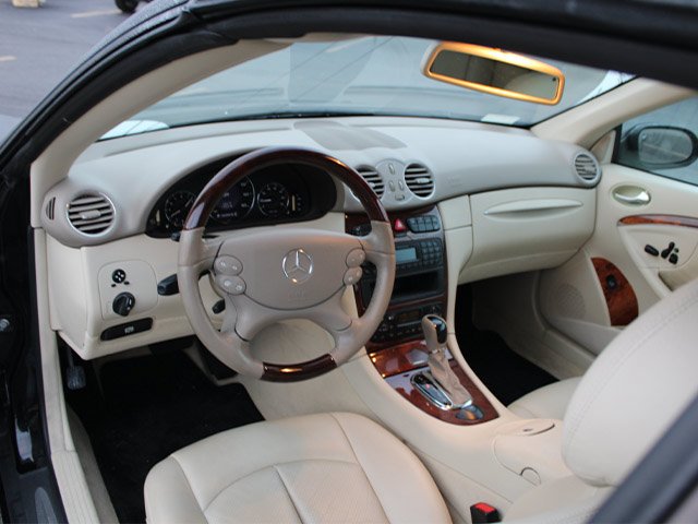 Used 2004  Mercedes-Benz CLK 320 image 10