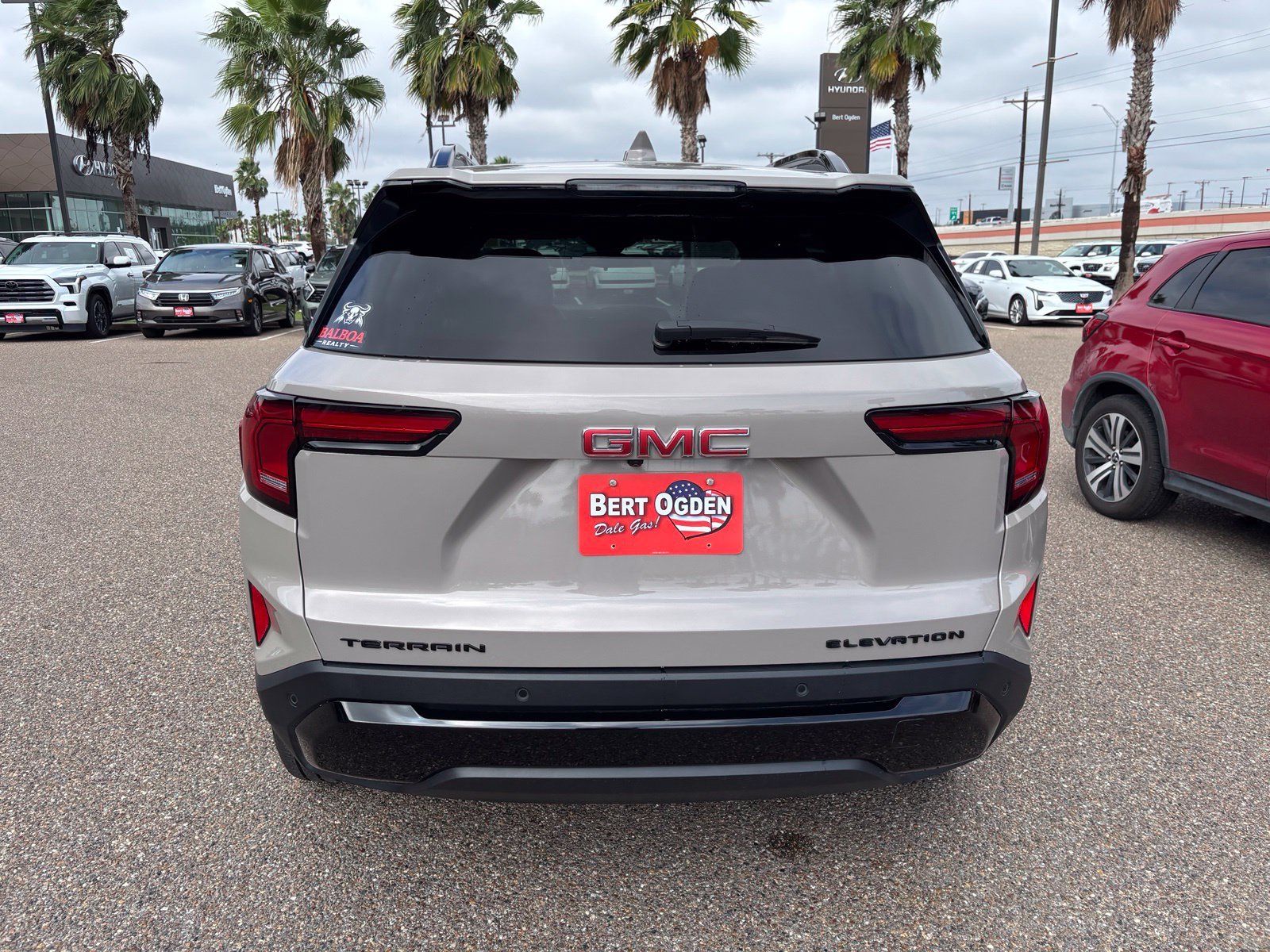 Used 2026  GMC Elevation image 5