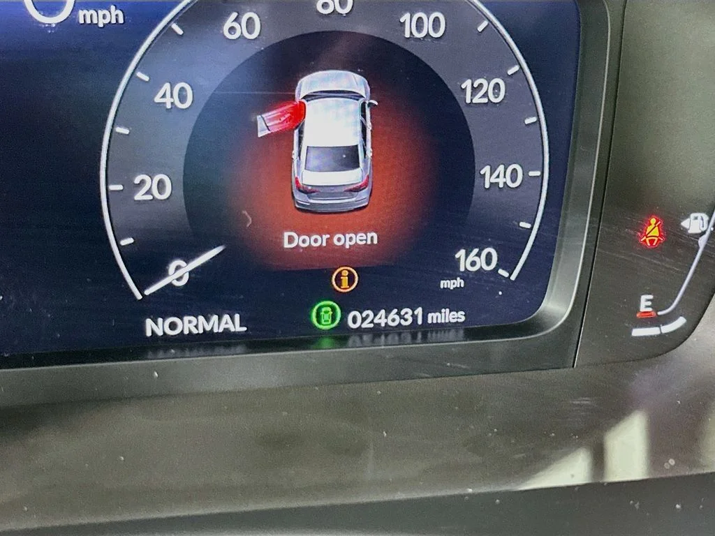 Used 2024 Morning Mist Metallic Honda Touring image 13