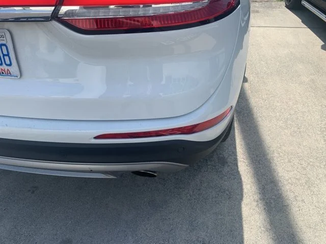 Used 2021 White Lincoln Standard image 6