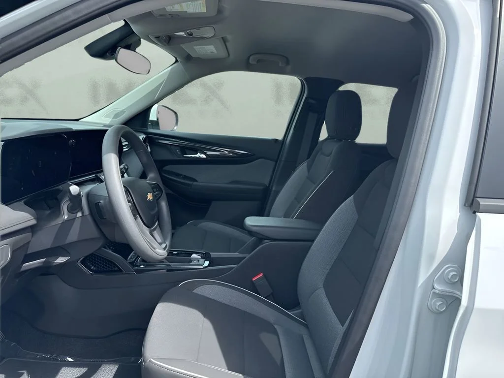 Used 2025 Summit White Chevrolet LT image 10