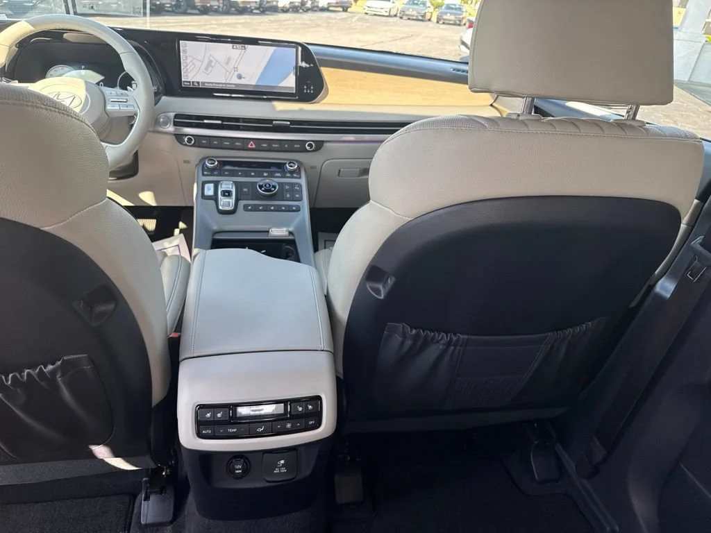Used 2024 Abyss Black Hyundai Limited image 19