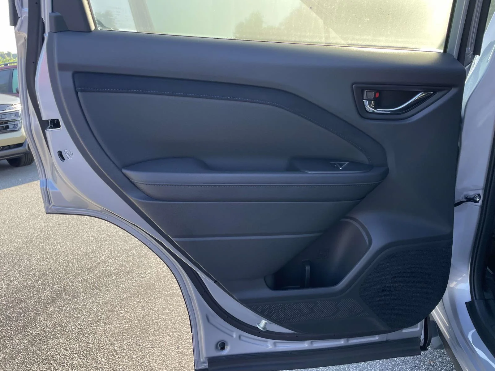 Used 2025 Ice Silver Metallic Subaru Limited Hybrid image 2