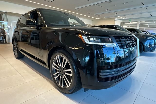 New 2026 Santorini Black Land Rover SE image 7