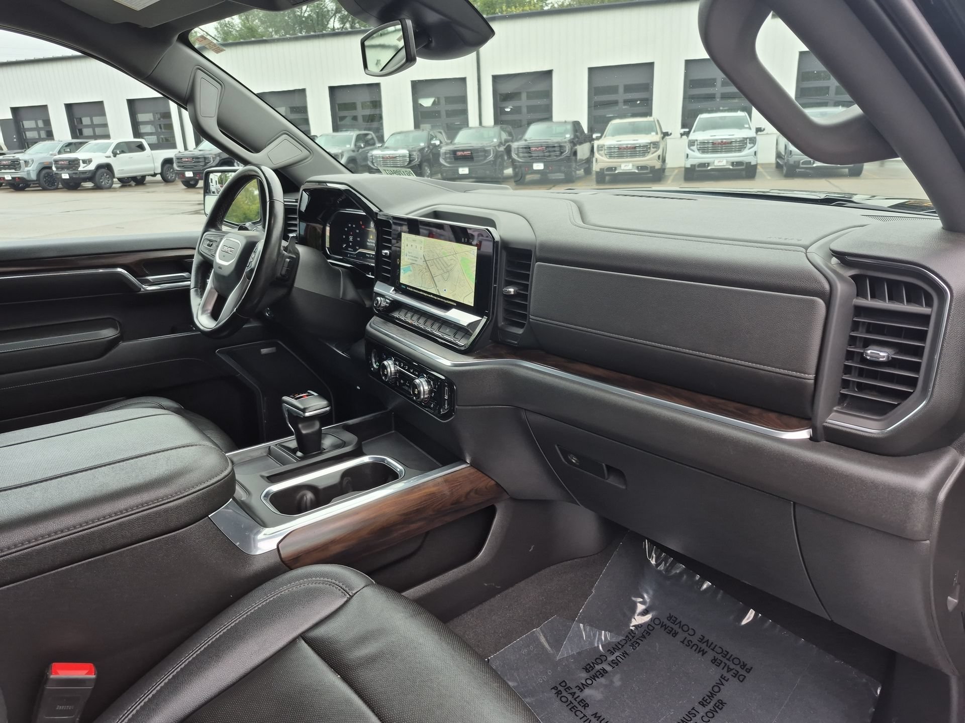 Used 2023 ONYX BLACK GMC SLT image 29