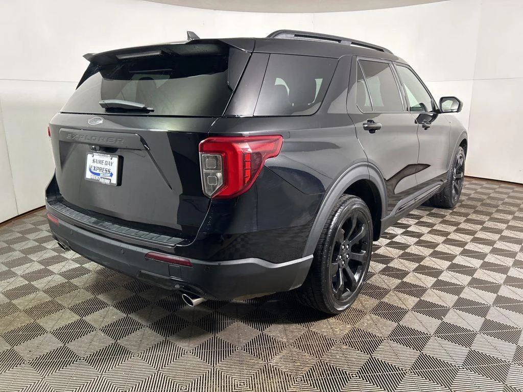Used 2022 Black Metallic Ford ST-Line image 7