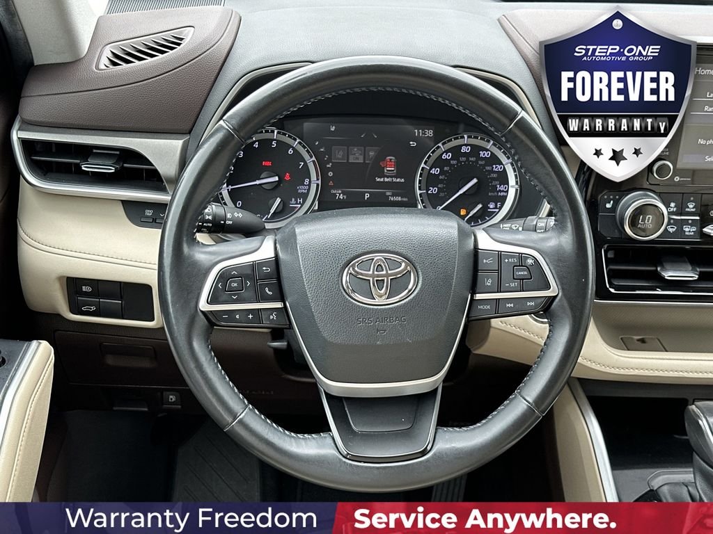 Used 2022  Toyota XLE image 17