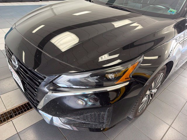 Used 2024 Super Black Clearcoat Nissan 2.5 SV image 2