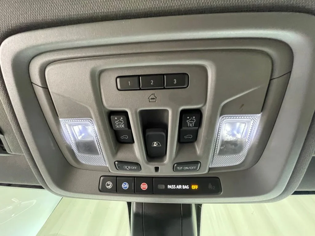 Used 2021 White GMC Denali image 25