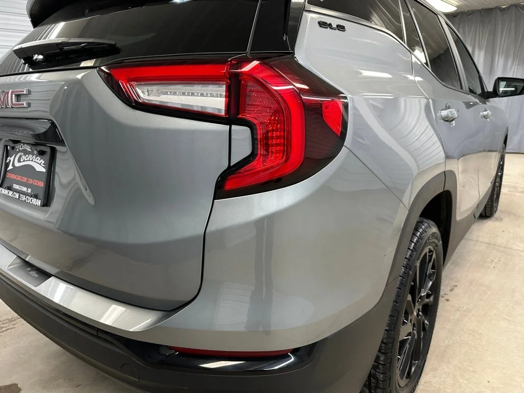 Used 2023 Sterling Metallic GMC SLE image 28