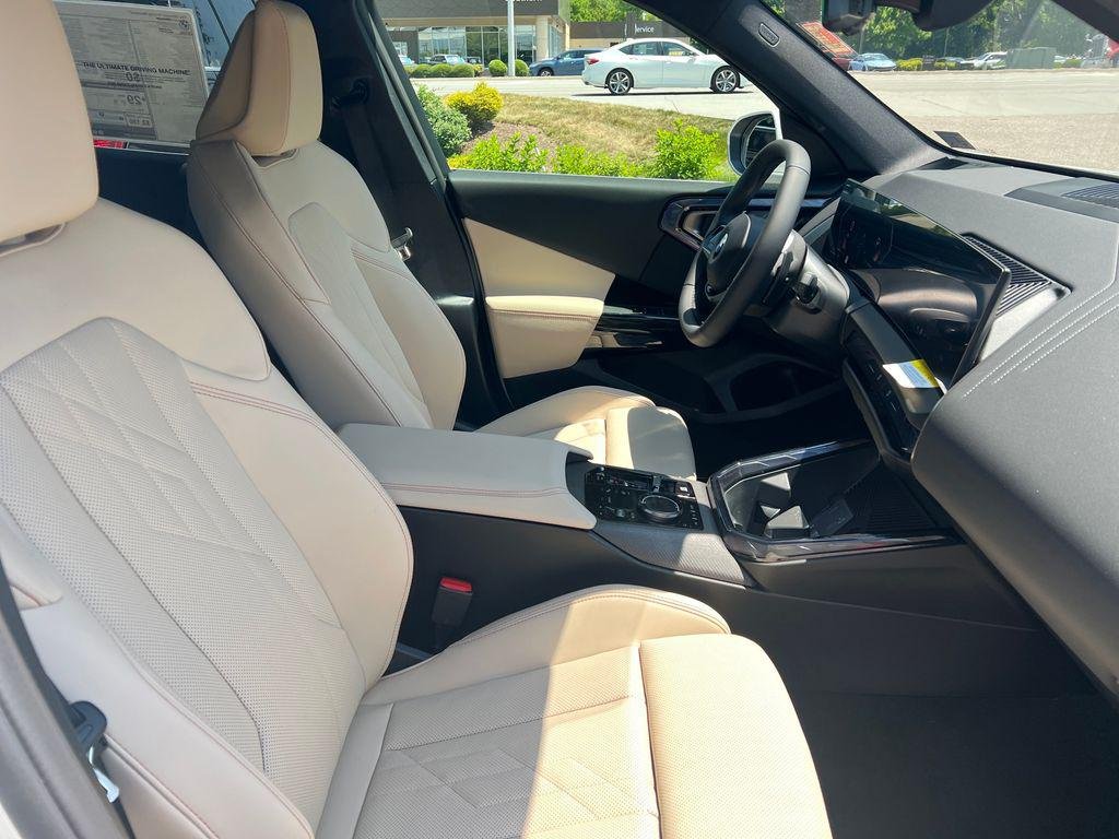 New 2026 Alpine White BMW 30 xDrive image 29