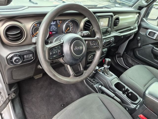 Used 2021 Silver Jeep Unlimited Sport image 10