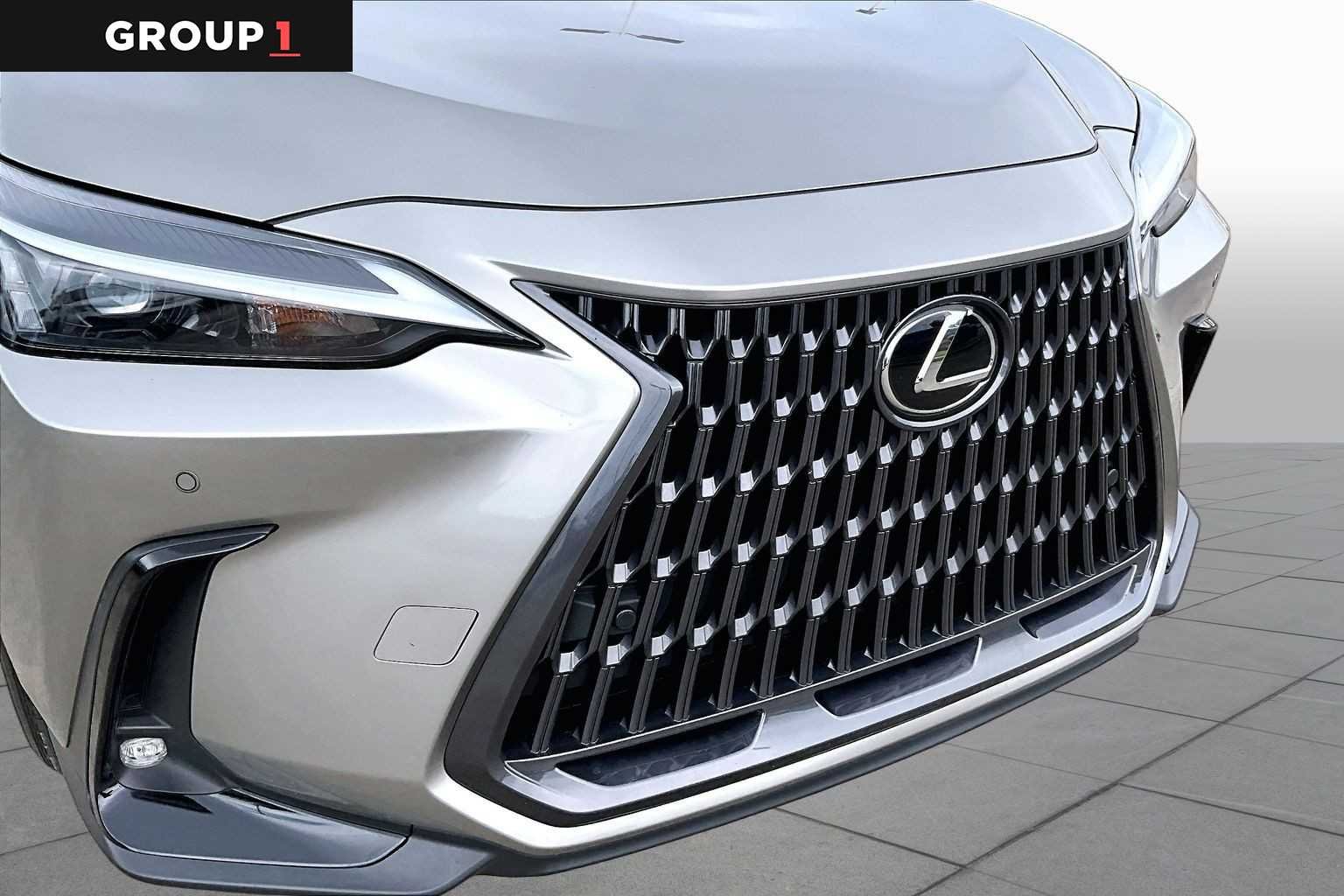Used 2025 Atomic Silver Lexus Premium image 27