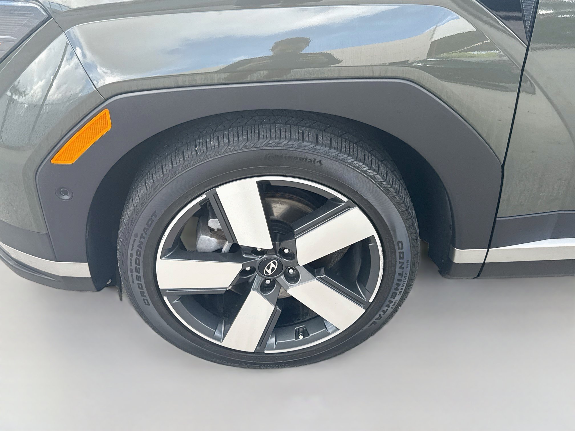 Used 2024 Rockwood Green Hyundai Limited image 32