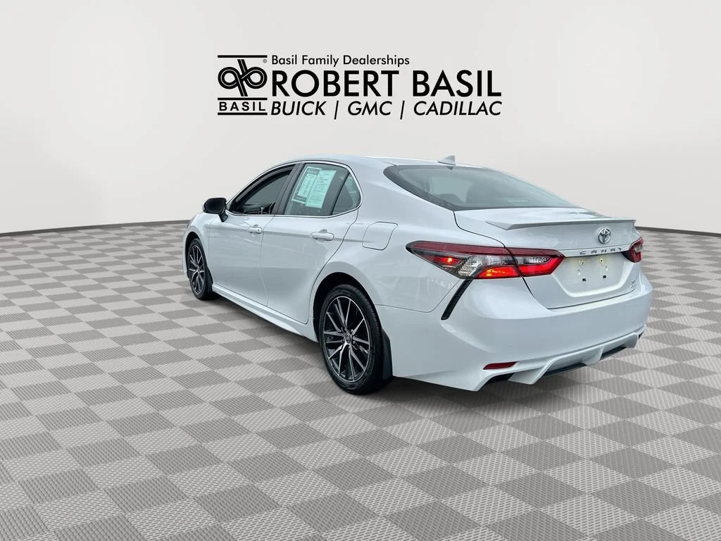 Used 2024  Toyota SE image 6