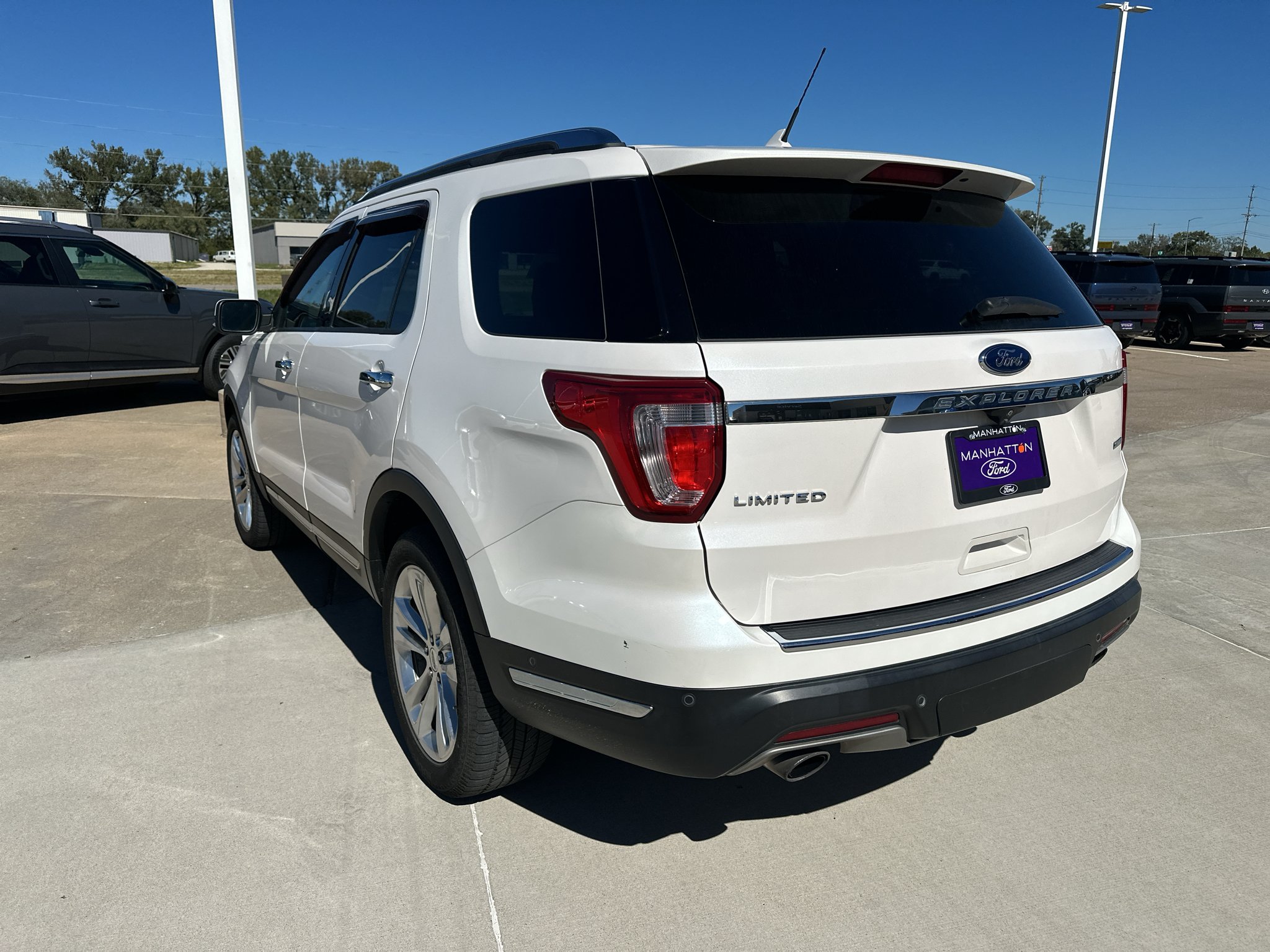 Used 2018 White Platinum Metallic Tri-Coat Ford Limited image 11