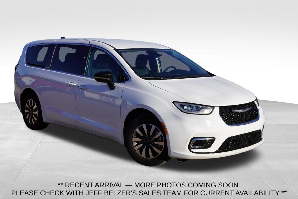 2024 Chrysler Pacifica PHEV Select