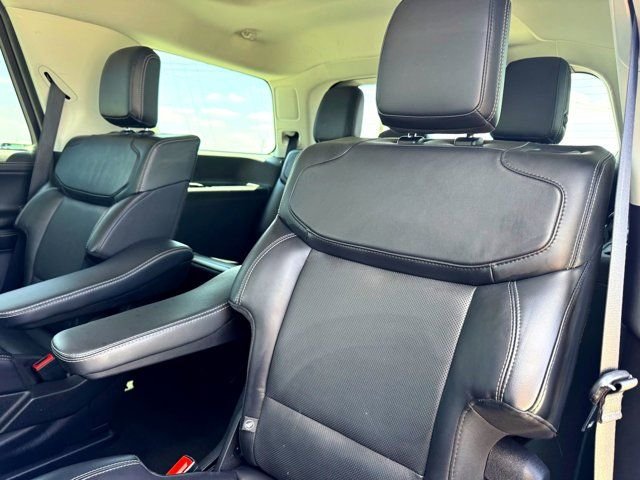 Used 2025 Black Ford Platinum image 18