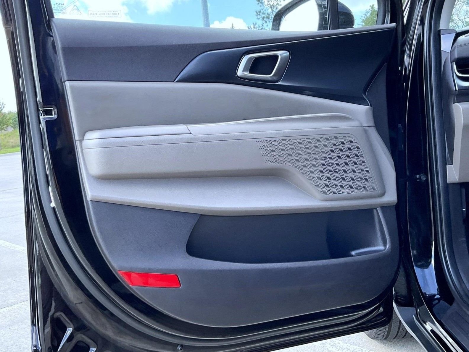 Used 2025 Black Kia LXS image 9