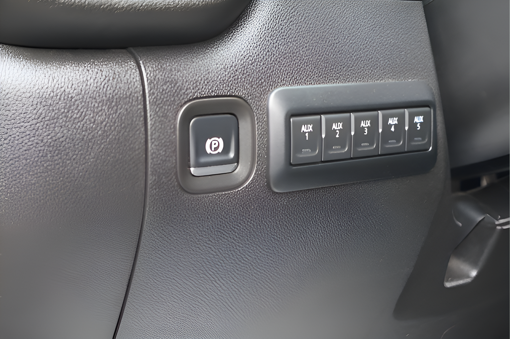 Used 2025 White Chevrolet Custom image 22