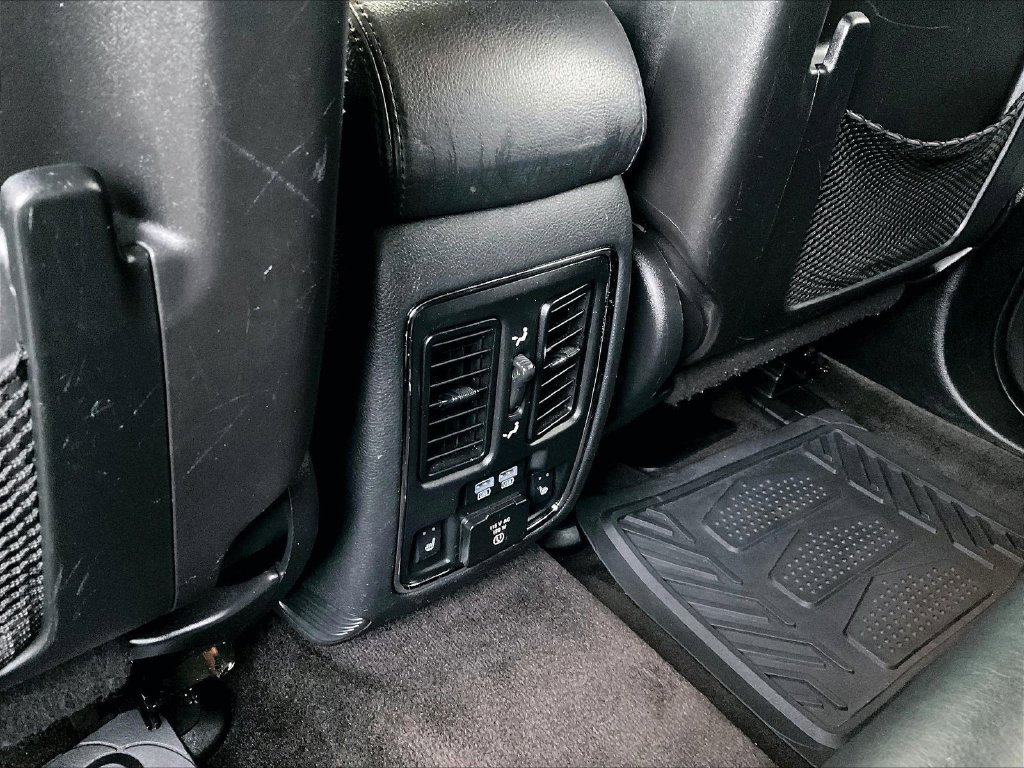 Used 2018 Silver Jeep Summit image 28