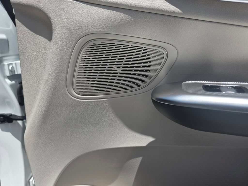 New 2026 Polar White Mercedes-Benz GLC 300 image 47