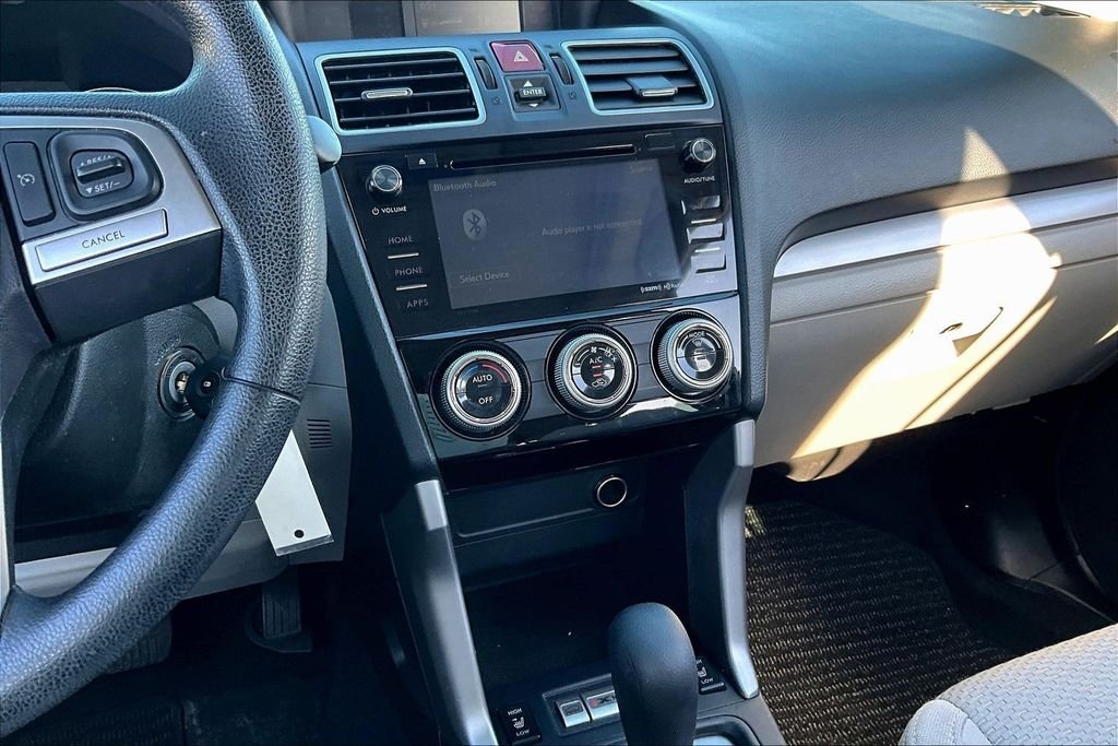 Used 2018 Green Subaru 2.5i Premium image 9