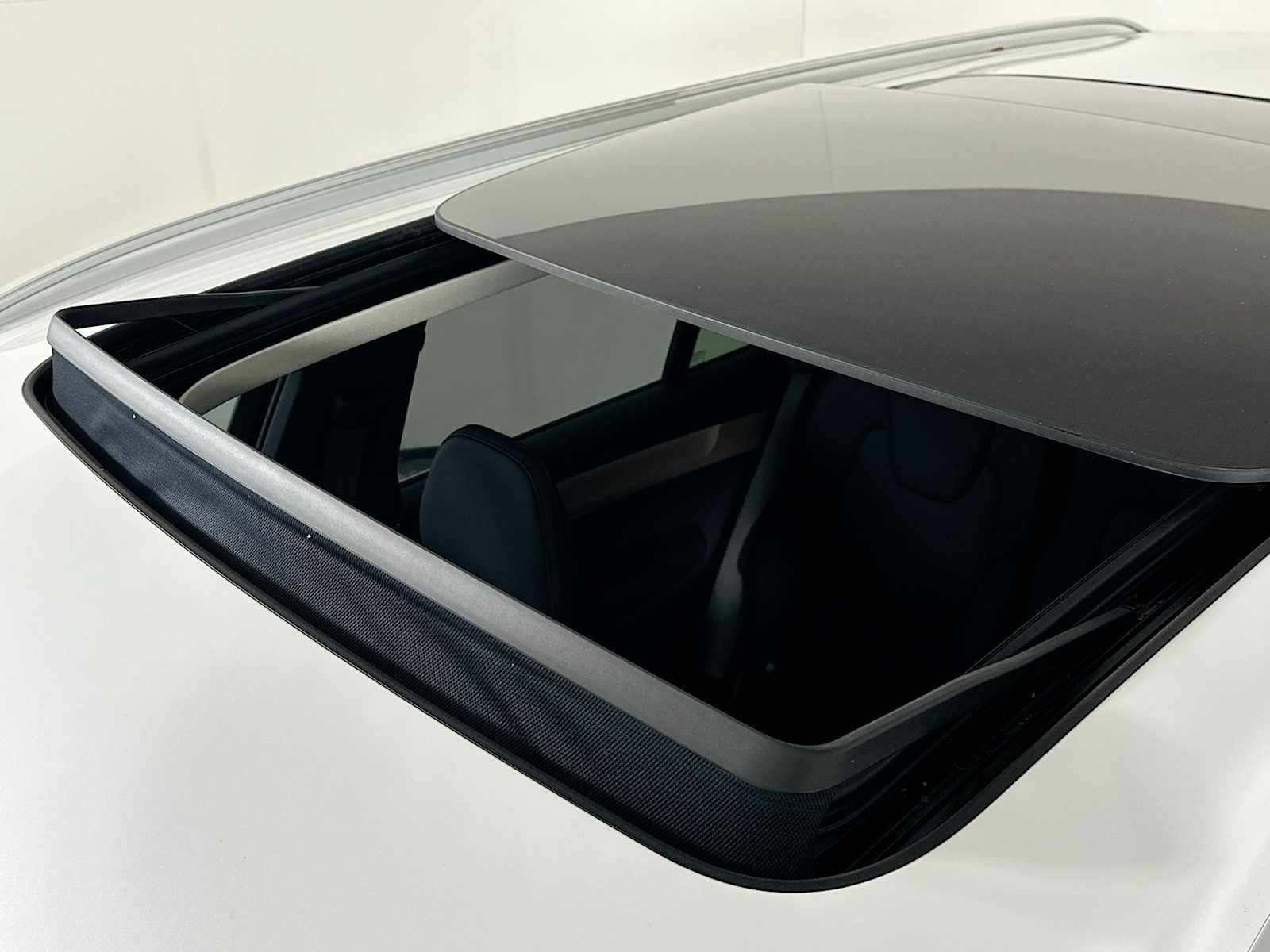 Certified Used 2025 Crystal White Volvo Plus image 20